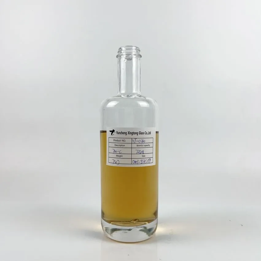 700ml 750g Elegantna okrugla vodka s ravnim ramenom i debelim dnom Viski Brandy Gin Staklena boca s čepom